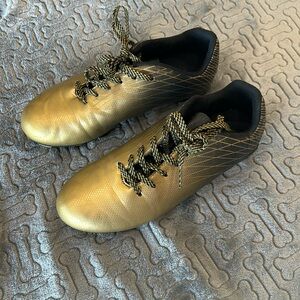 💙⚽️ Boys Soccer Cleats 💙⚽️